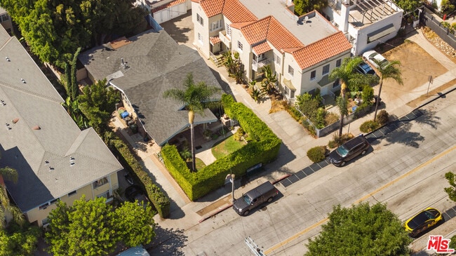 Building Photo - 2005 Beachwood Dr