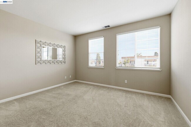Building Photo - 30927 Union City Blvd