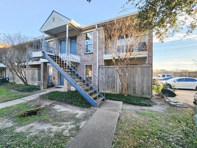 Primary Photo - 3900 Woodchase Dr