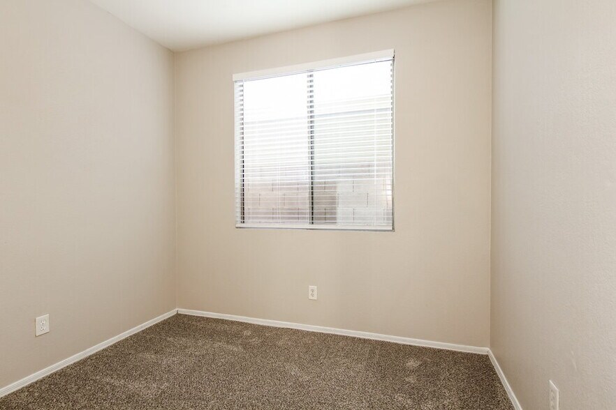 Building Photo - 6639 S 17th Ave