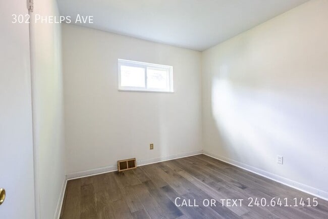 Building Photo - 302 Phelps Ave