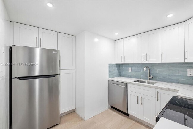 Building Photo - 3582 NE 171 St