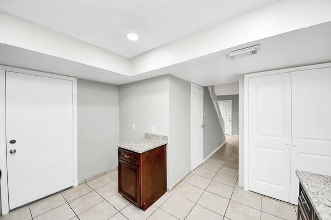 Building Photo - 16618 Lonesome Quail Dr