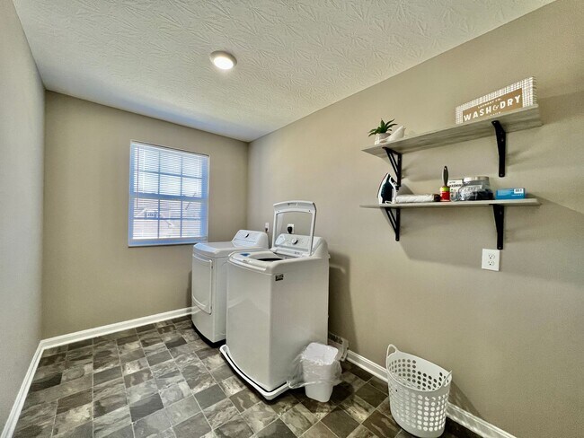 Building Photo - Brand new Executive home in Liberty Twp, Ohio