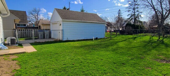 Building Photo - 185 N 90th St