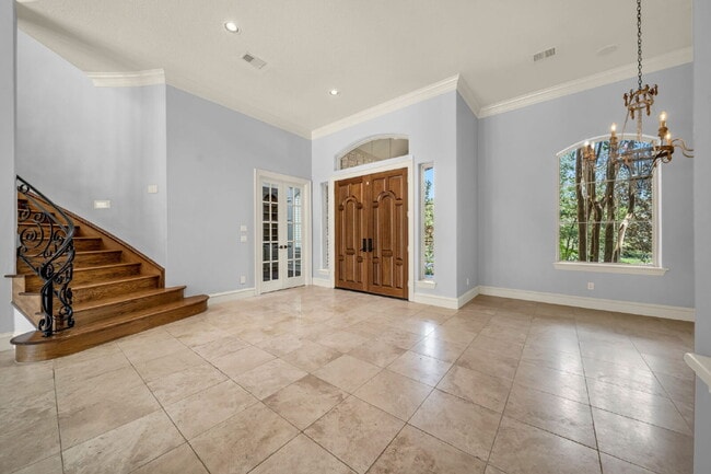 Building Photo - Exceptional 5-bedroom home (2 down) in des...