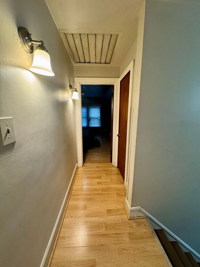 Building Photo - 2430 Fairview Ave