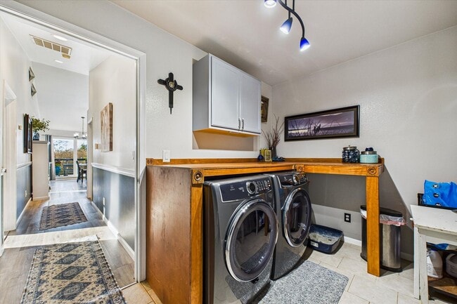 Building Photo - Custom Home on Property just outside of Eureka!