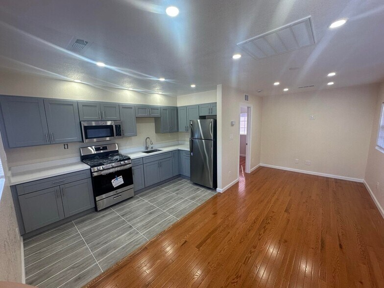 Building Photo - 4027 Fullington St