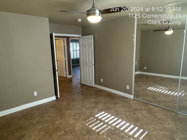 Building Photo - Beautiful Single Story with Pool in Eldora...