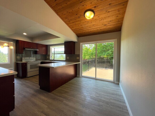 Building Photo - Private Valley Remodeled Home In Damascus 3Bd/2.5Ba with Basement!!! Beautiful Deck with Amazing ...
