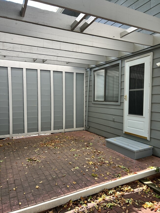 Building Photo - 3500 Rolling Green Dr