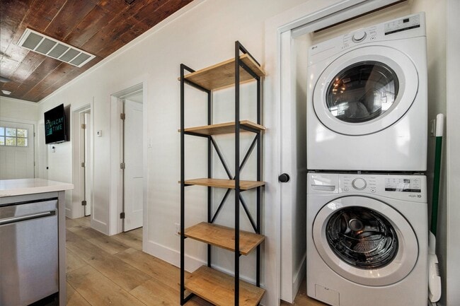 Building Photo - 1224 53rd St