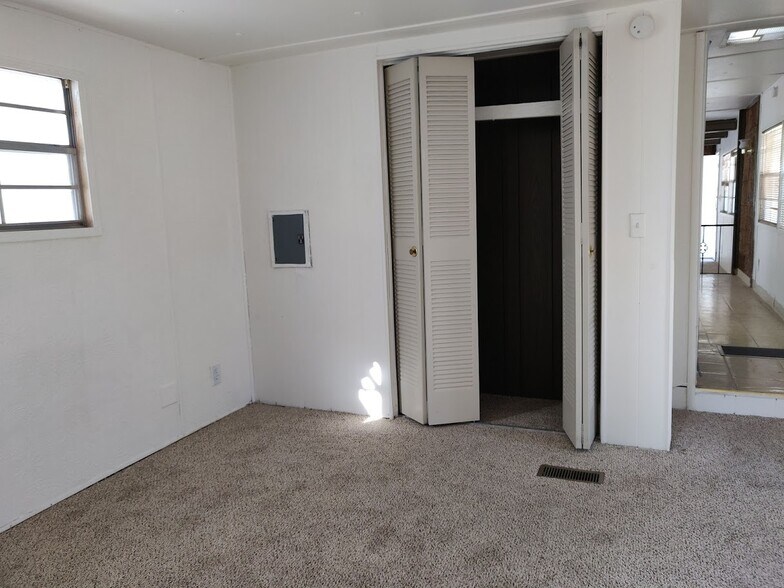 Building Photo - 2627 S Lamb Blvd