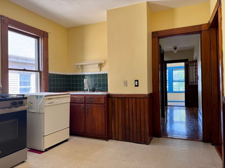 Kitchen - 104 Hancock St