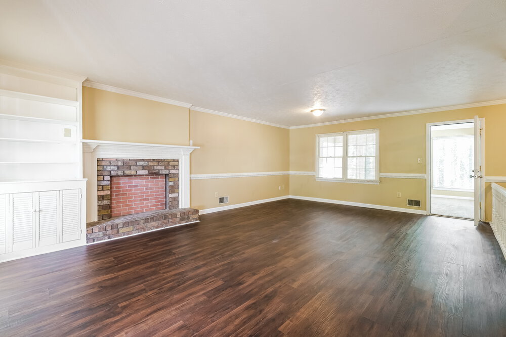 Building Photo - 2432 Hillboro Cir S W