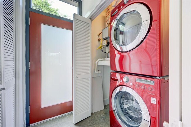 Building Photo - 2205 N Lamar Blvd