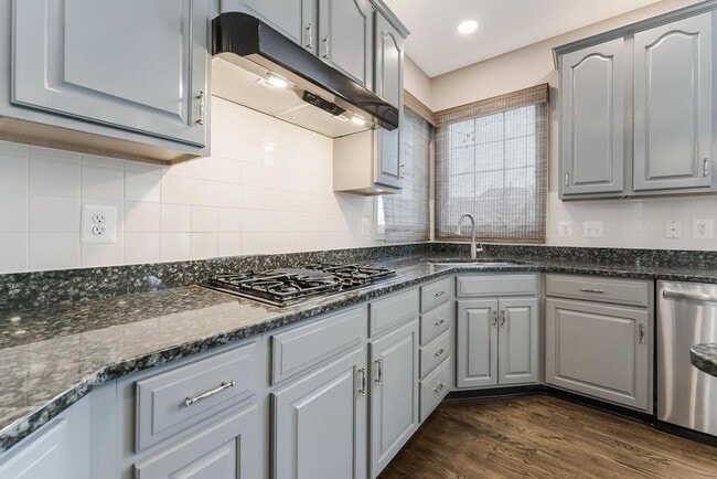 Building Photo - 20152 Boxwood Pl