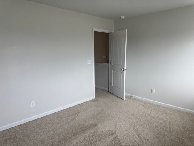 Building Photo - Great 3BR Home