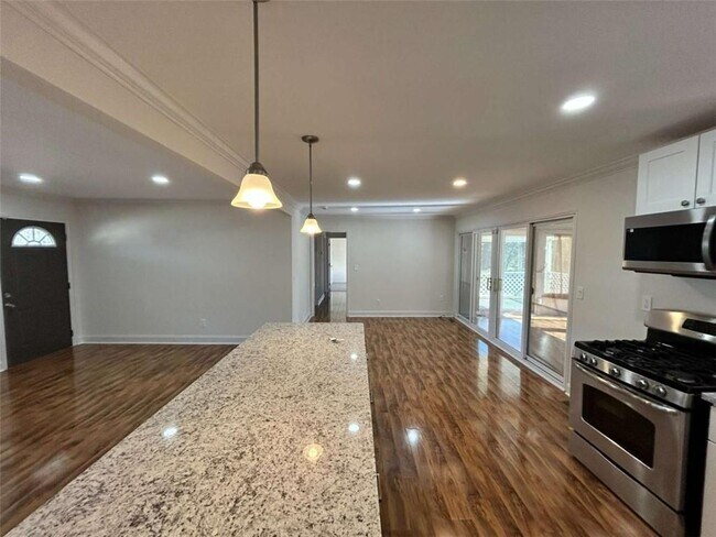 Building Photo - 4642 Elmherst Dr
