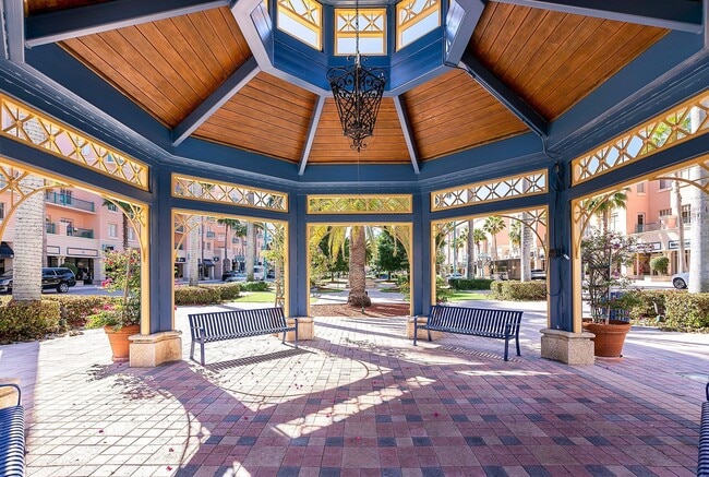 Building Photo - 200 SW 7th St