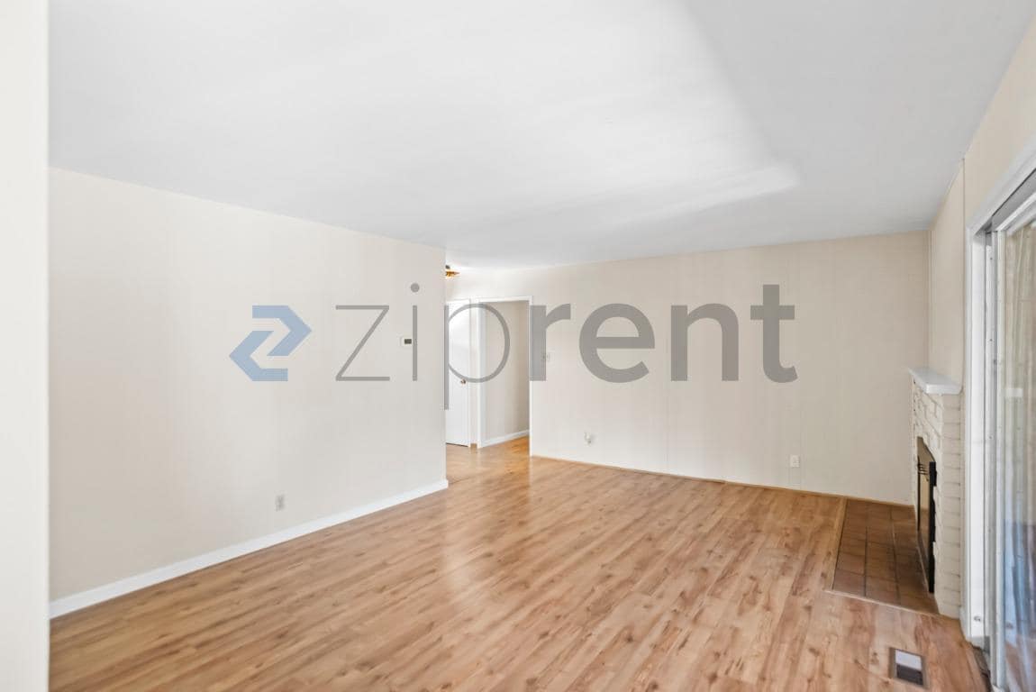 Building Photo - Unit