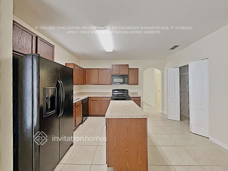 Building Photo - 4531 MacKenzie Way