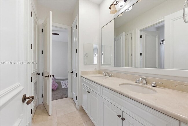 Building Photo - 9564 Exbury Ct