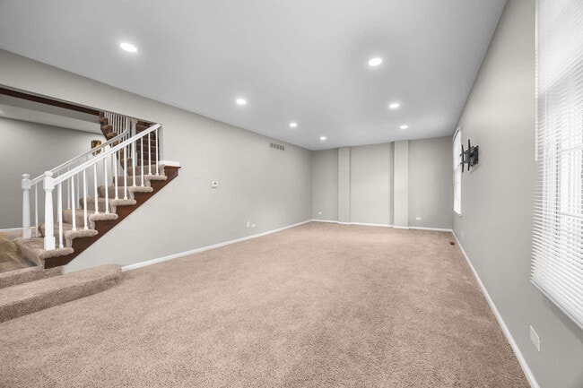Building Photo - 108 Holly Ct