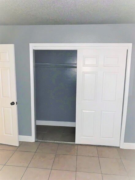 Building Photo - 1050 Grand Ave