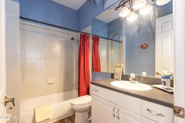 Building Photo - 497 Grandview Ave