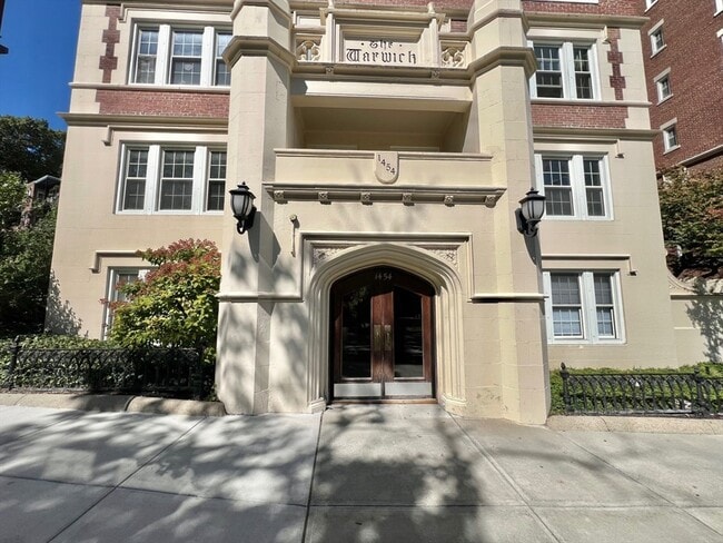 Building Photo - 1454 Beacon St