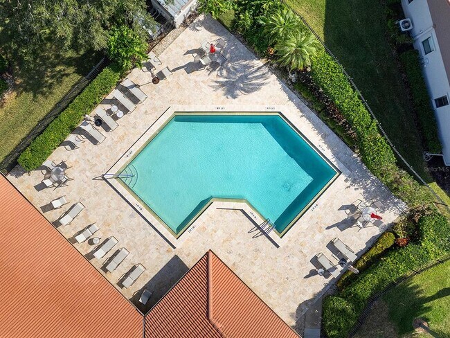 Building Photo - 6094 Wilshire Blvd