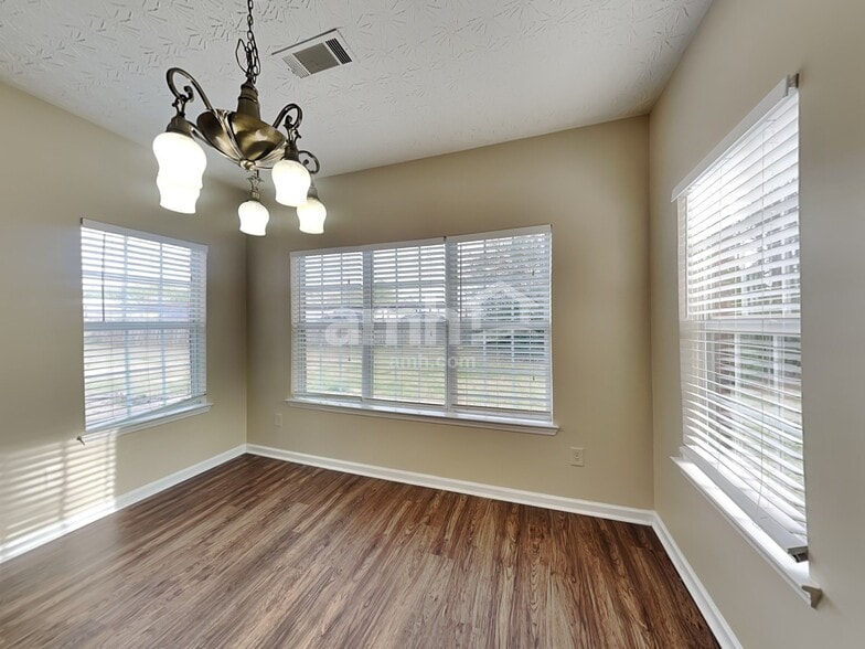 Building Photo - 223 Vernon Walk