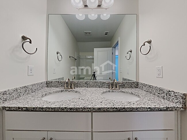 Building Photo - 142 Cheatham Hill Ln