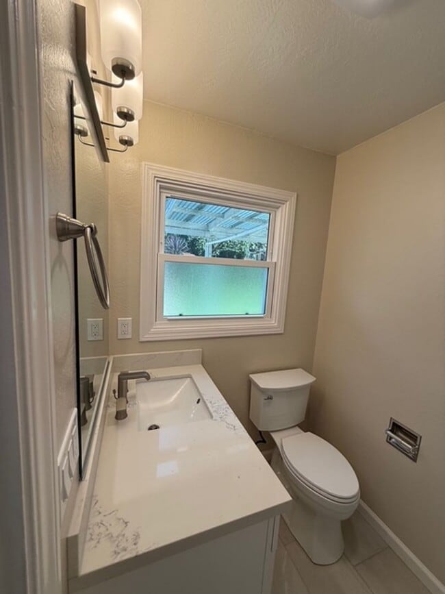 Building Photo - Beautifully Updated 3-Bedroom Home Next to Franklin Park