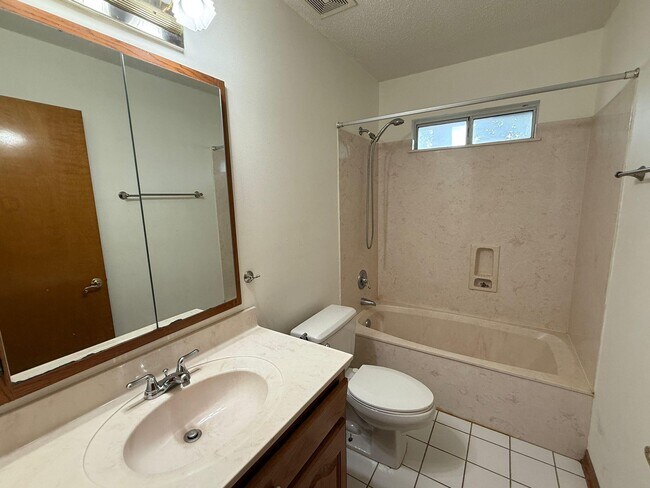 Building Photo - 4444 Southminster Cir