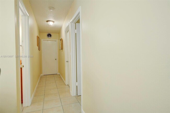 Building Photo - 516 SW 14th Ct