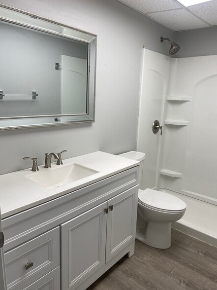 Building Photo - 805 Illini Ave