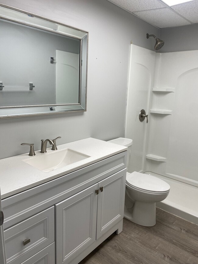 Building Photo - 805 Illini Ave