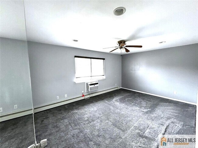 Building Photo - 532 Cricket Ln