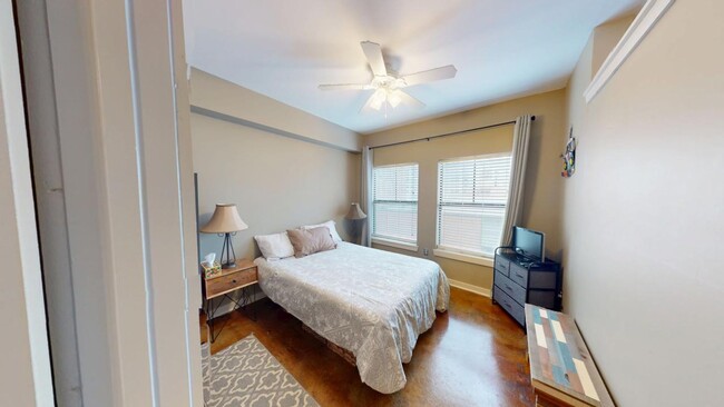 Building Photo - Fully Furnished Midtown Nashville Apartment