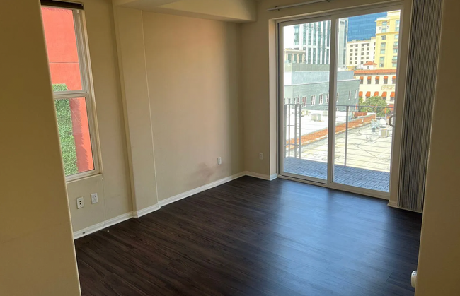 Building Photo - Fantastic Penthouse Unit Downtown Marina D...