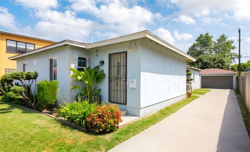 Building Photo - 2274 S Carmelina Ave