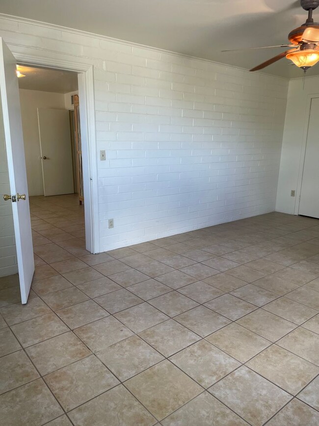Building Photo - Lovely 3 Bedroom House with Stunning Mount...