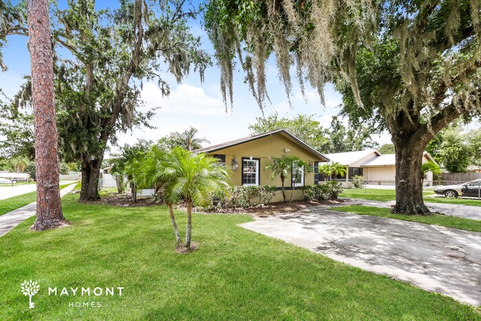 Primary Photo - 2310 Chestnut Hills Dr