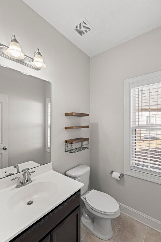 Building Photo - Gorgeous Home Offering Over 3000 HSF!