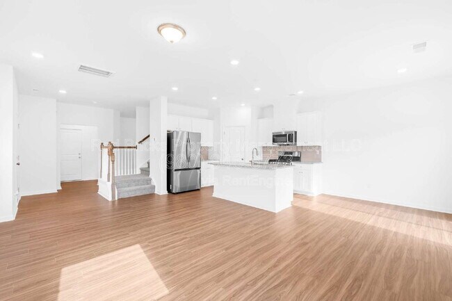 Building Photo - 790 Earhart St NW