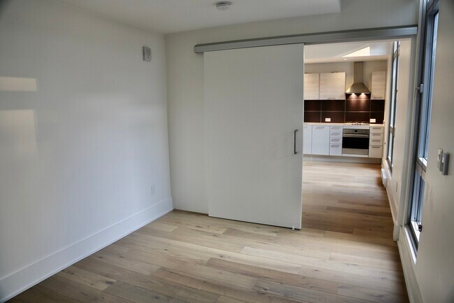 Building Photo - 1075 Market St