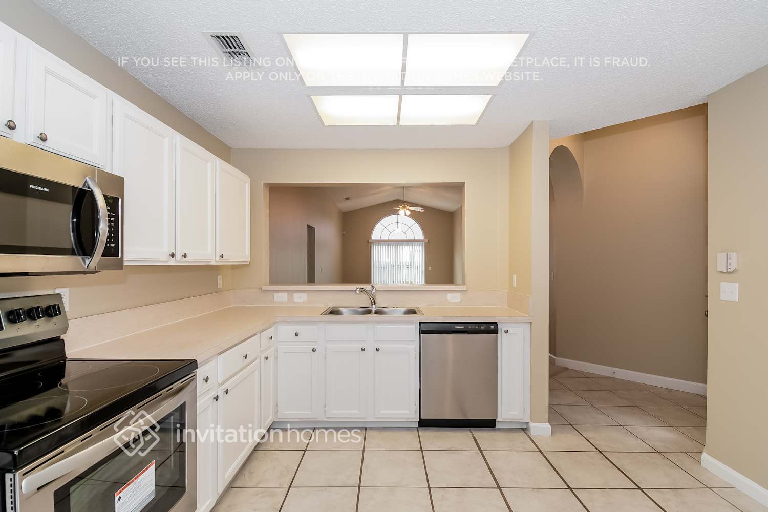 Building Photo - 724 Putters Green Way S